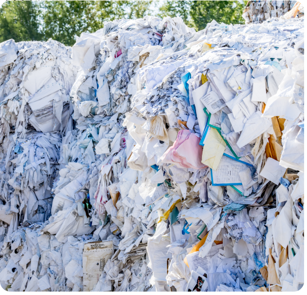 A pile of white paper is piled up.